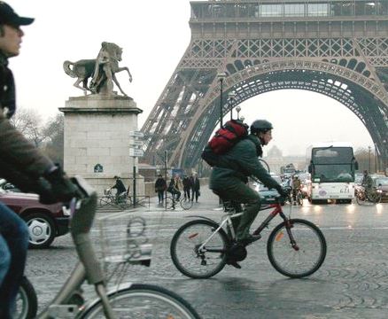 Paris, l'usage du vélo électrique est encouragé