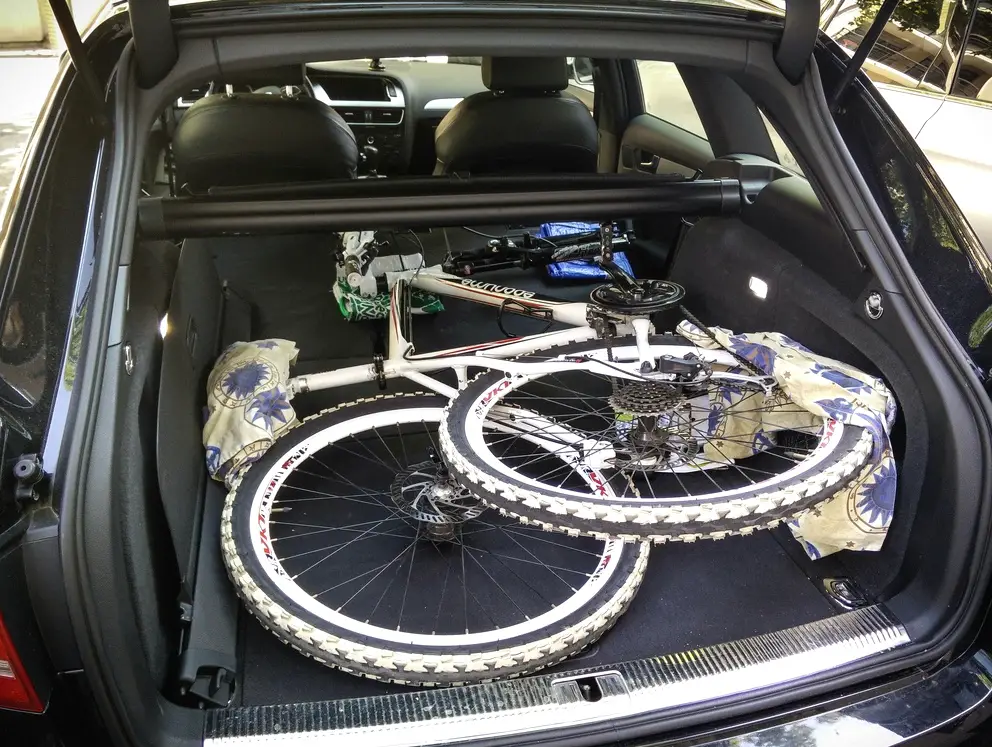 Transporter son vélo dans le coffre de la voiture